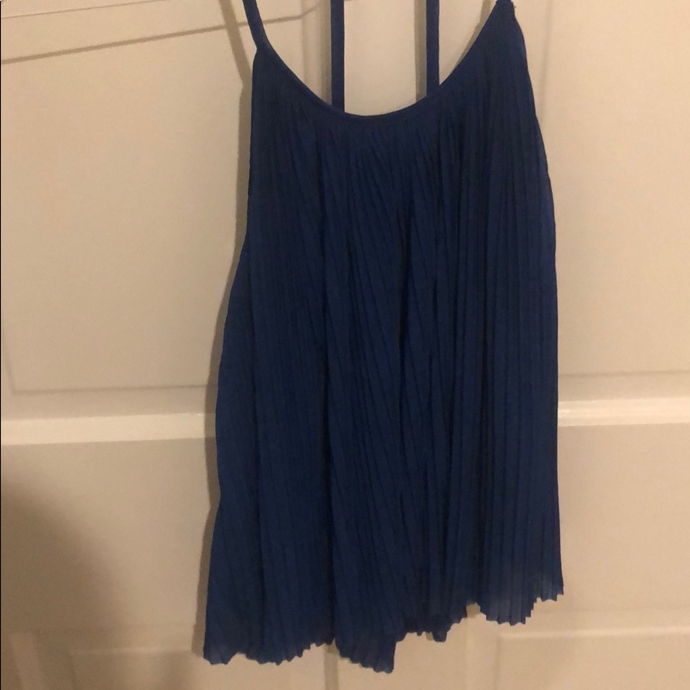 Cropped flowy pleated top